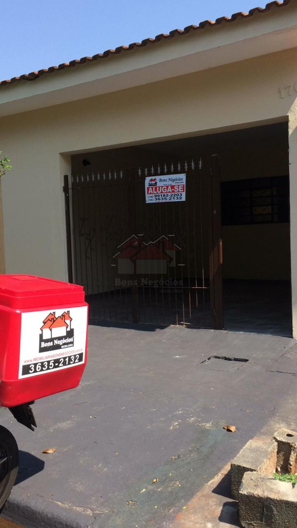 Alugar Casa / Padrão em Ribeirão Preto R$ 1.100,00 - Foto 1
