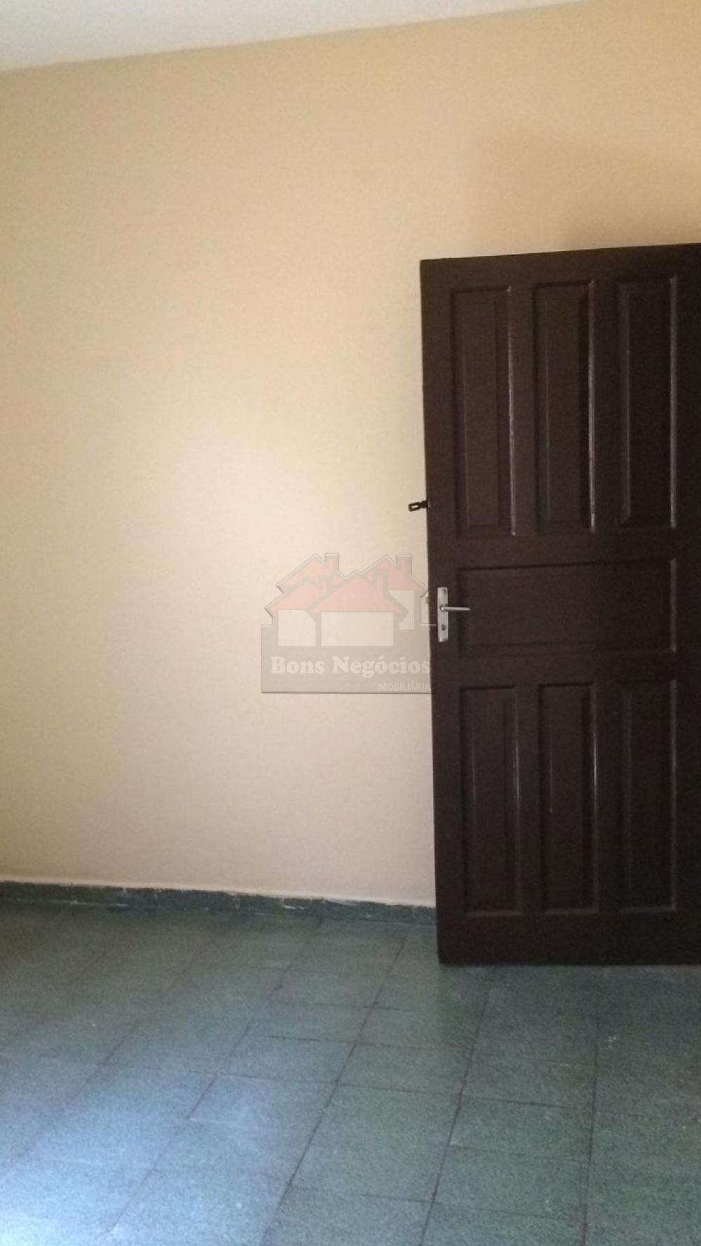 Alugar Casa / Padrão em Ribeirão Preto R$ 1.100,00 - Foto 12