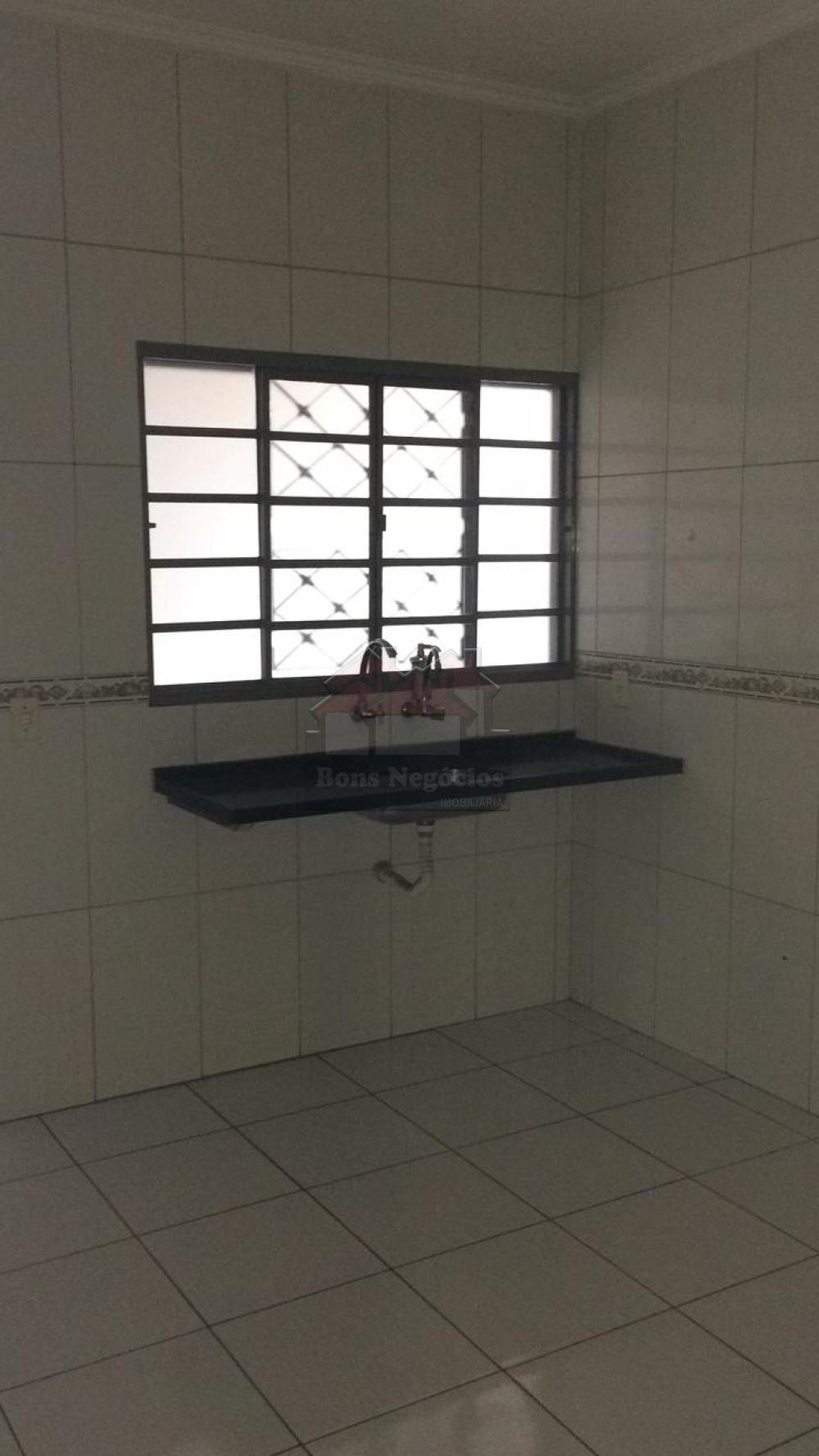 Alugar Casa / Padrão em Ribeirão Preto R$ 600,00 - Foto 5
