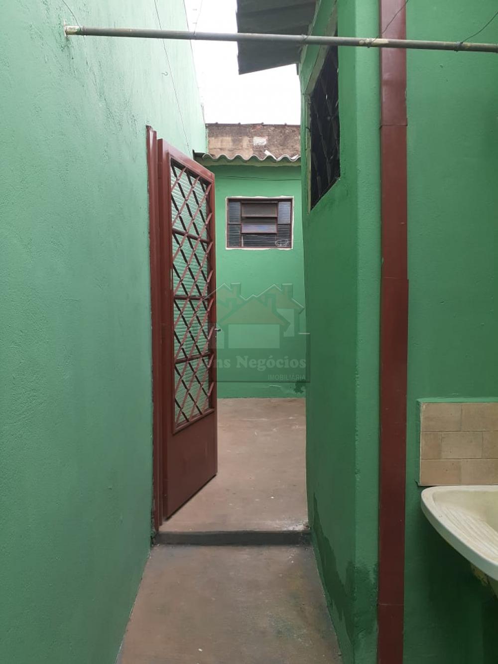 Alugar Casa / Padrão em Ribeirão Preto R$ 550,00 - Foto 3