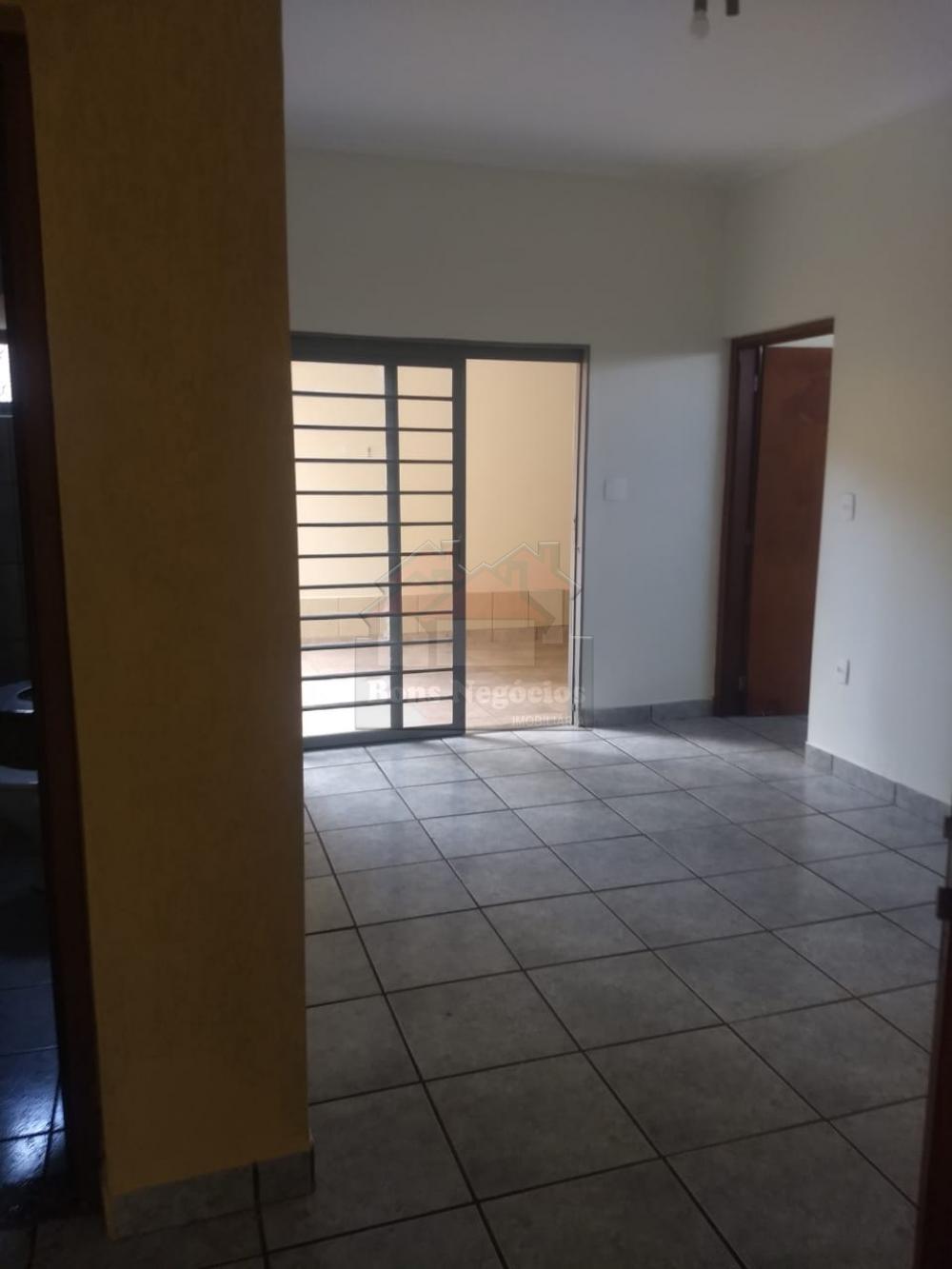 Alugar Casa / Padrão em Ribeirão Preto R$ 2.000,00 - Foto 3