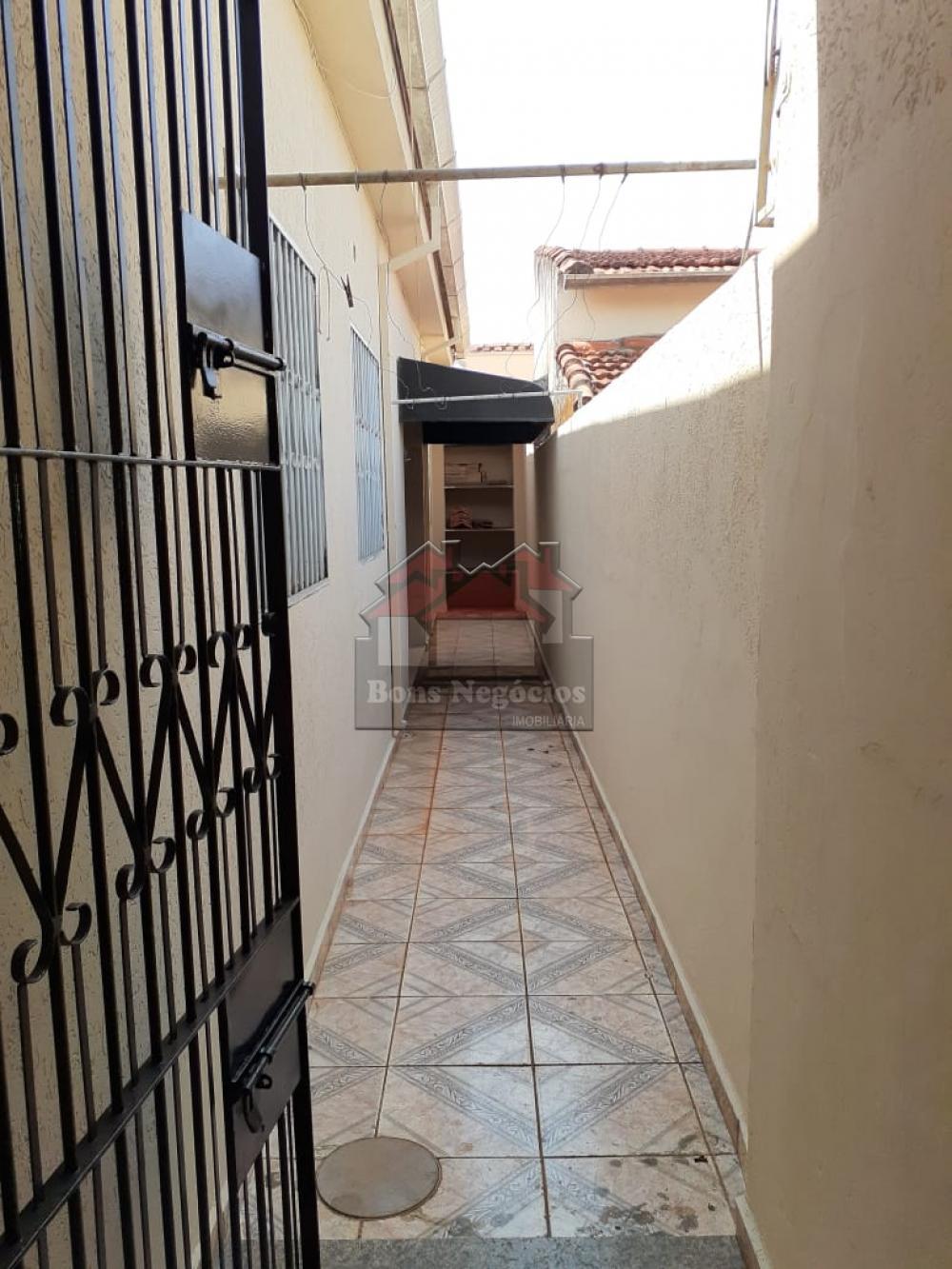 Alugar Casa / Padrão em Ribeirão Preto R$ 1.100,00 - Foto 9