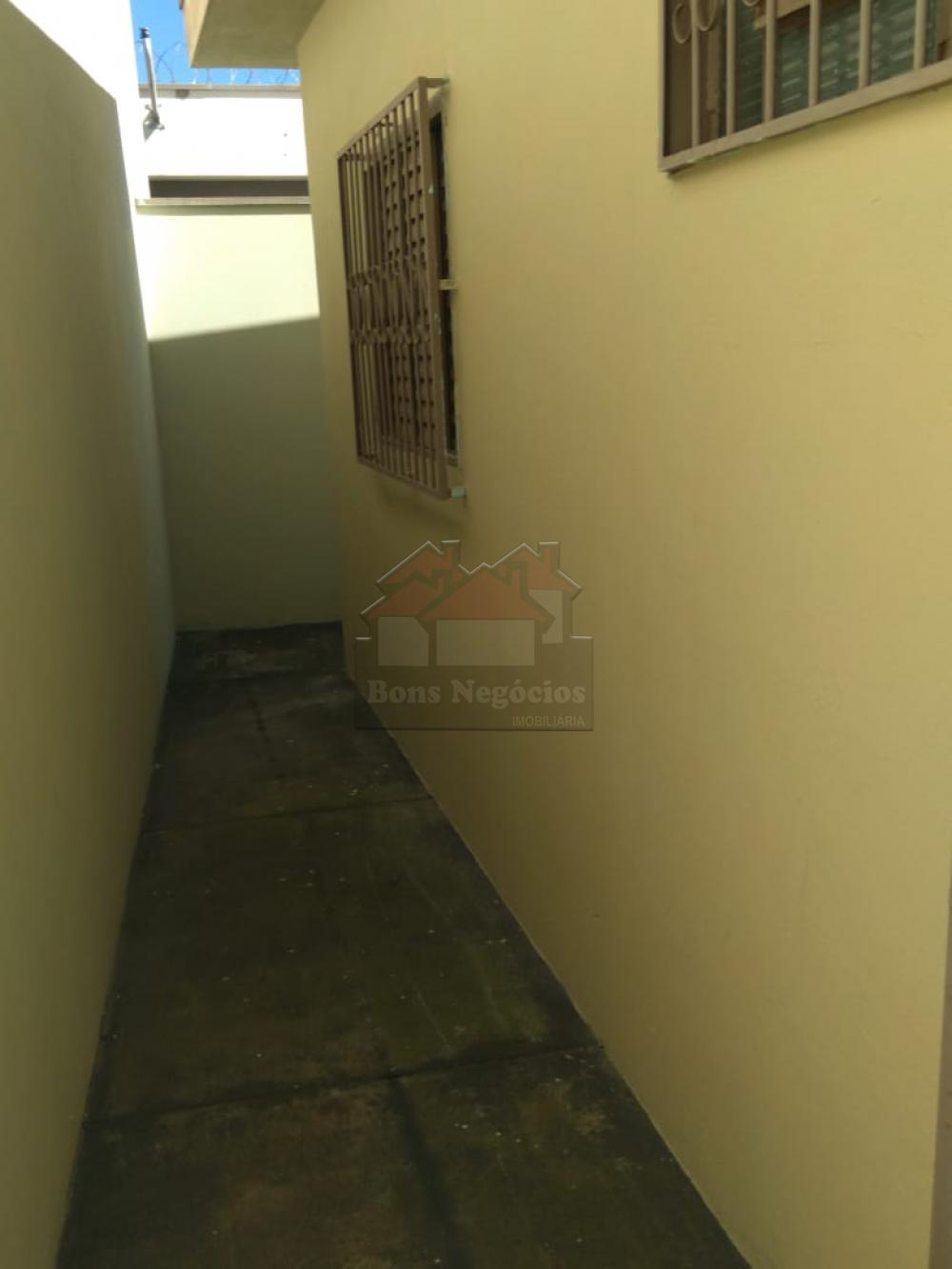 Alugar Casa / Padrão em Ribeirão Preto R$ 1.100,00 - Foto 4