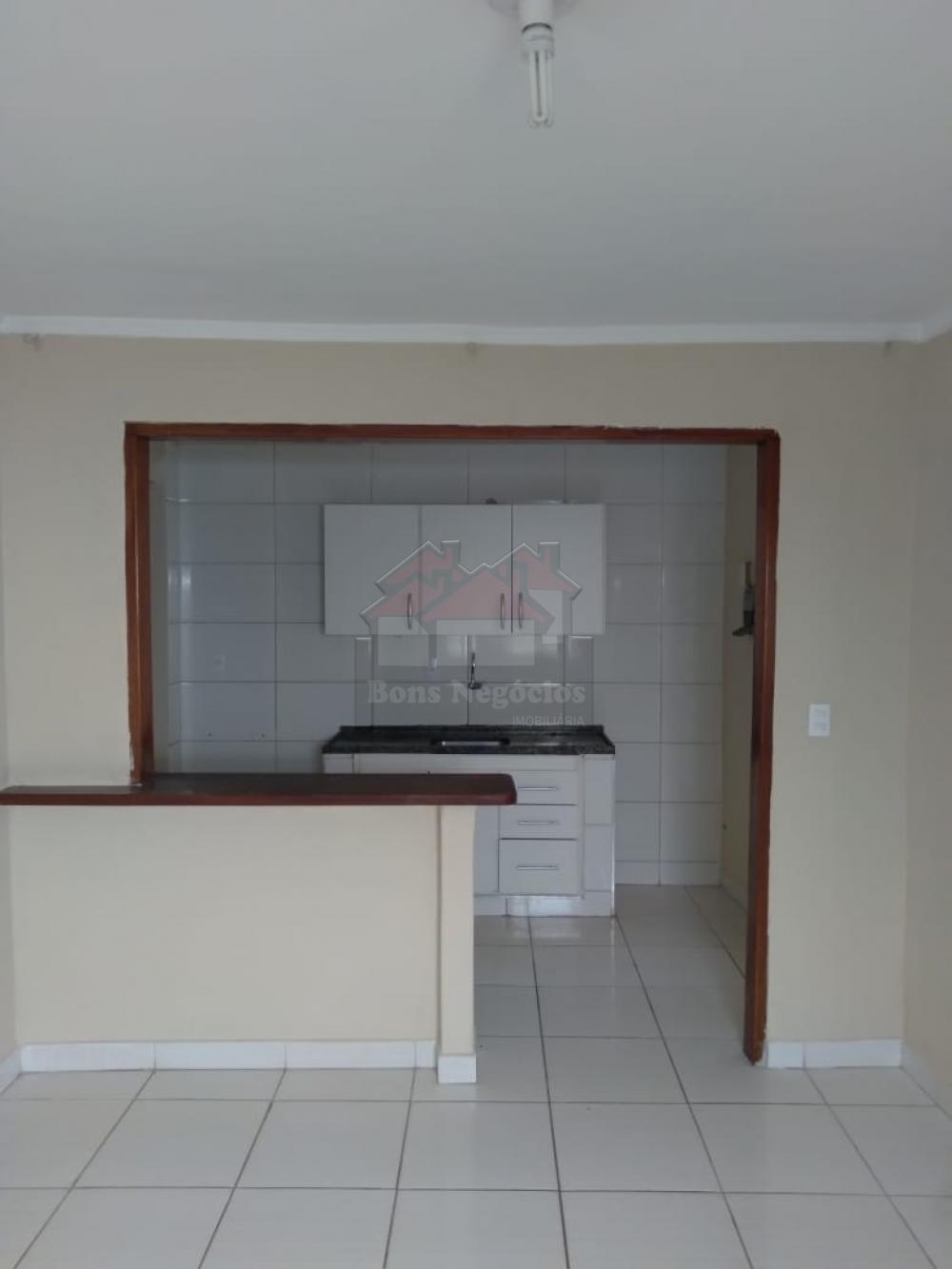 Alugar Casa / Padrão em Ribeirão Preto R$ 1.100,00 - Foto 8