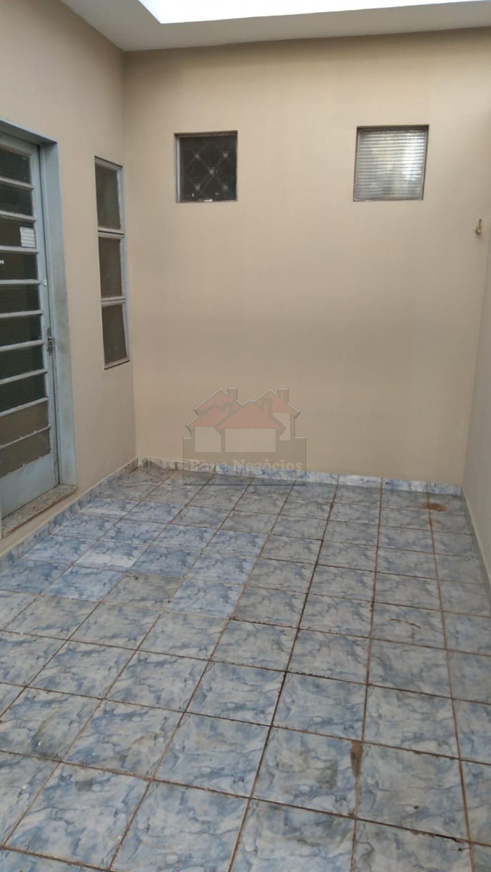 Alugar Casa / Padrão em Ribeirão Preto R$ 1.000,00 - Foto 2
