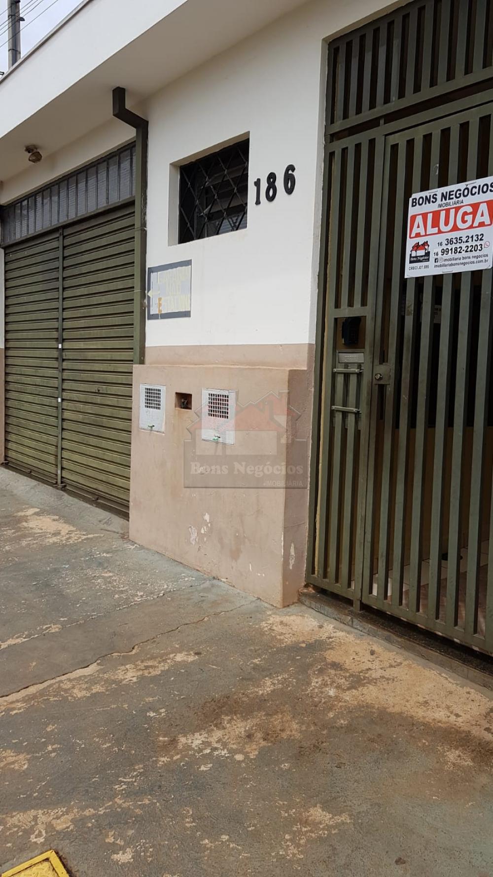 Alugar Casa / Padrão em Ribeirão Preto R$ 800,00 - Foto 1