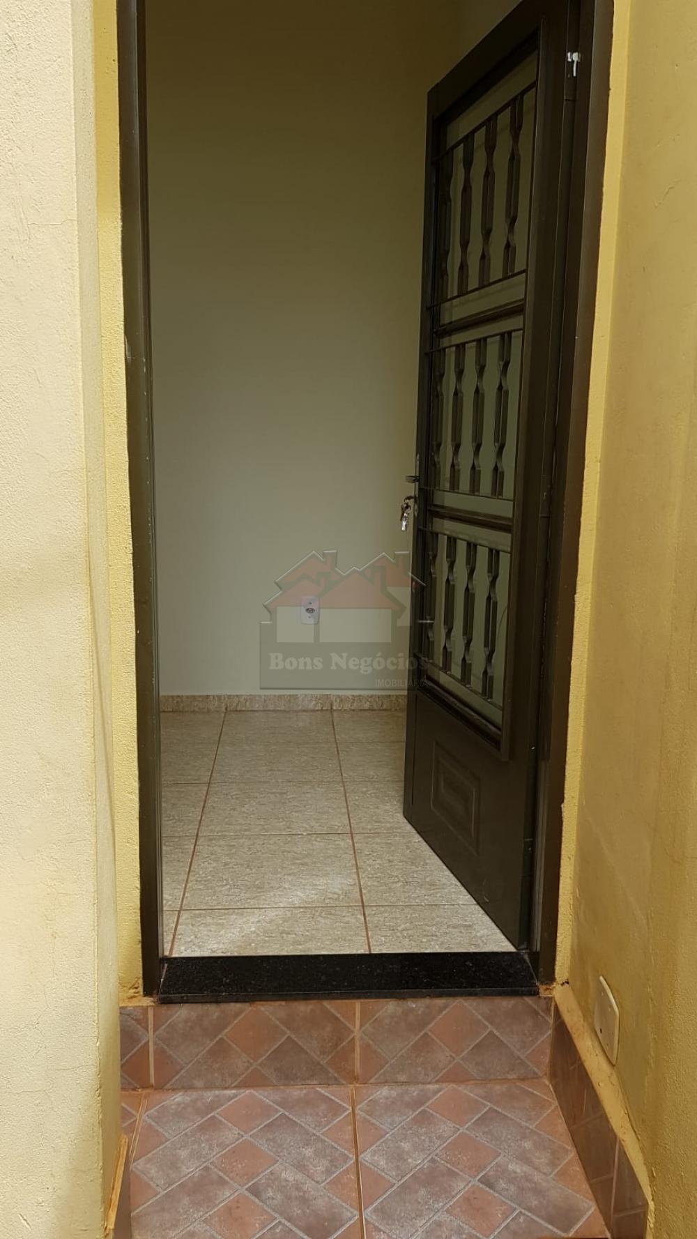 Alugar Casa / Padrão em Ribeirão Preto R$ 800,00 - Foto 2