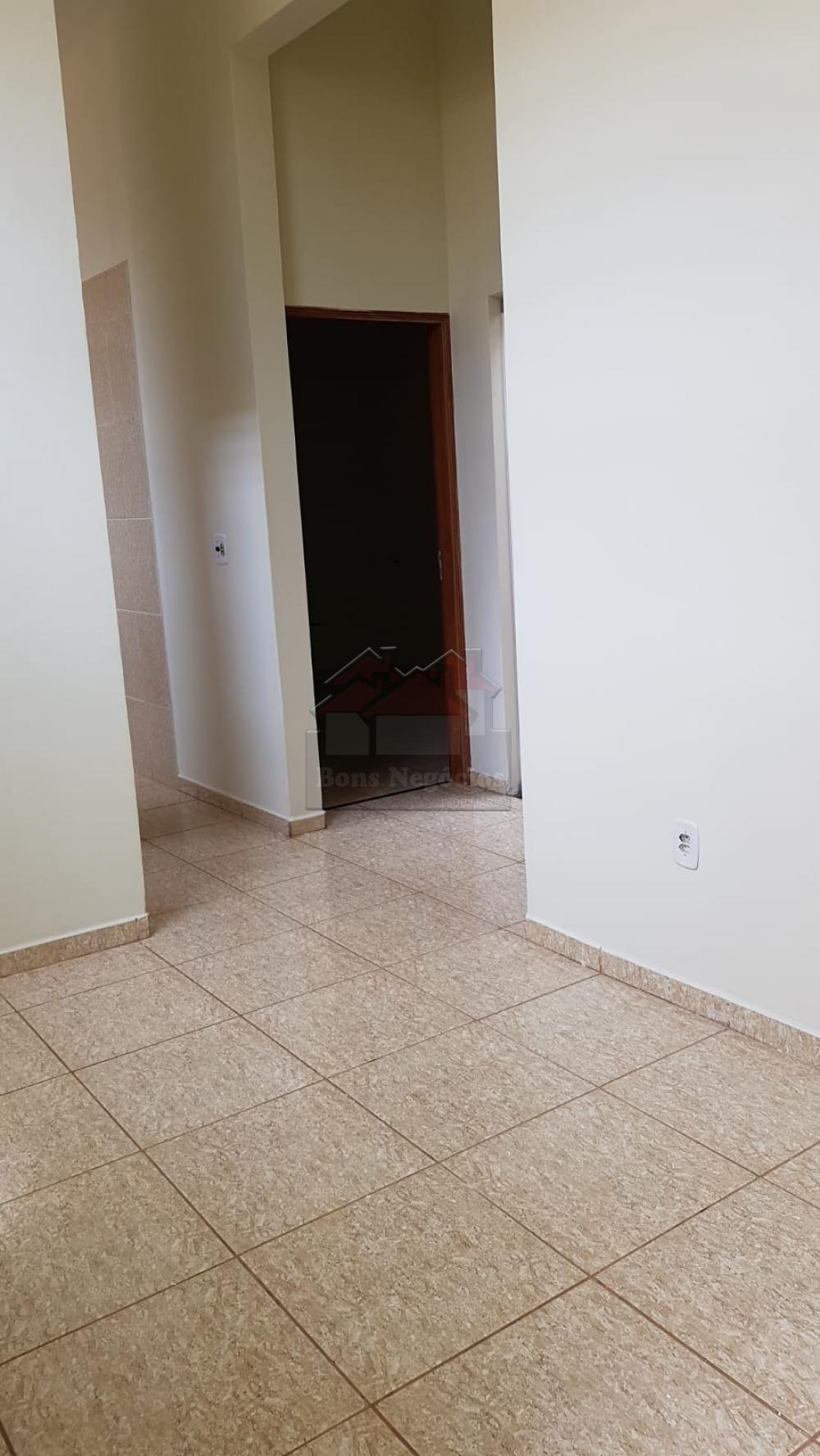 Alugar Casa / Padrão em Ribeirão Preto R$ 800,00 - Foto 4