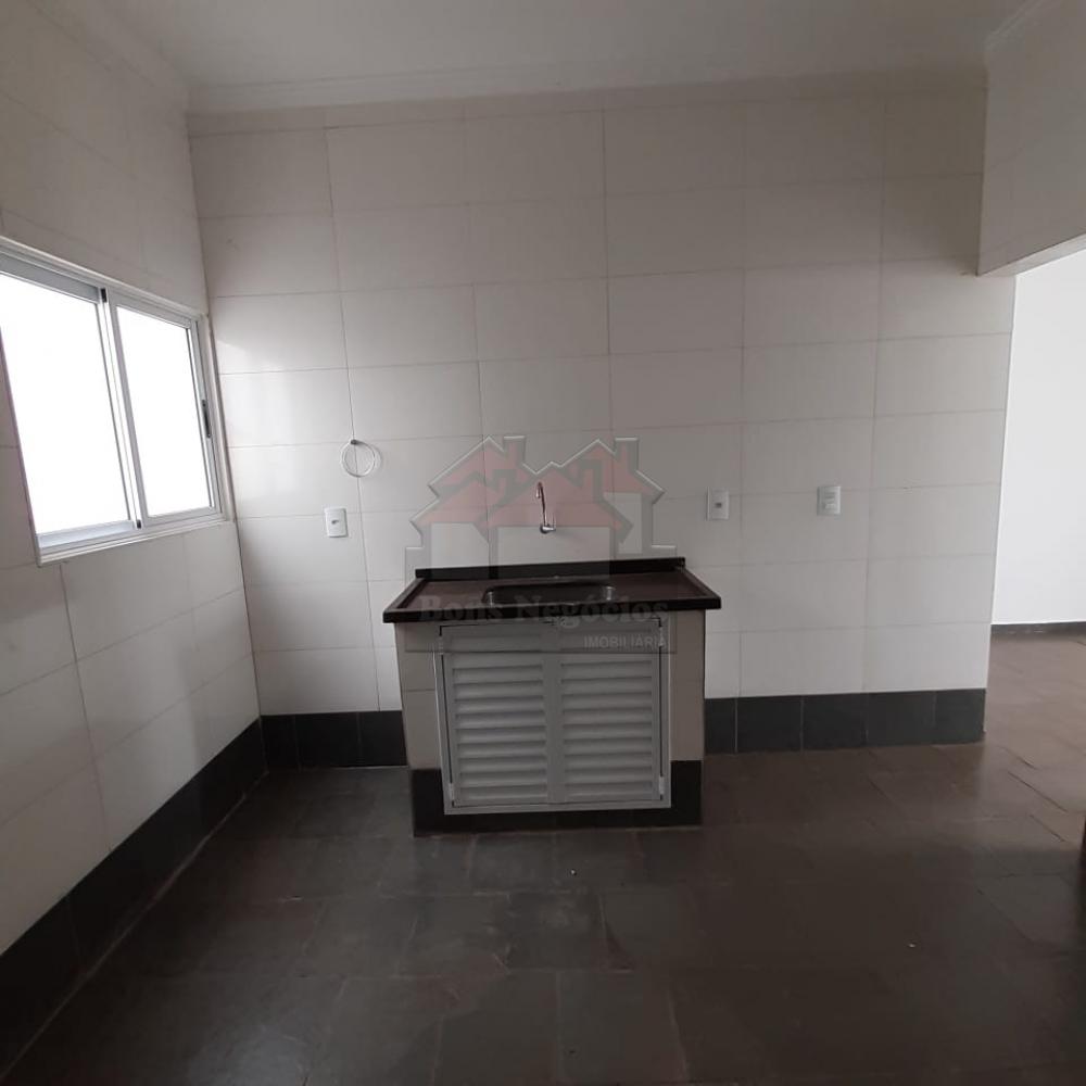 Alugar Casa / Padrão em Ribeirão Preto R$ 850,00 - Foto 9