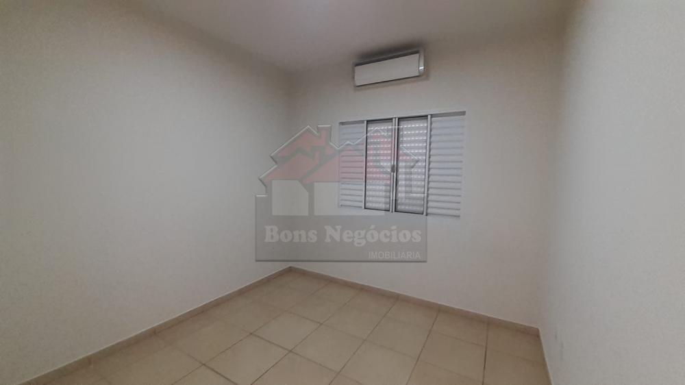 Alugar Casa / Padrão em Ribeirão Preto R$ 1.300,00 - Foto 4