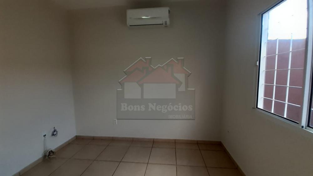 Alugar Casa / Padrão em Ribeirão Preto R$ 1.300,00 - Foto 3