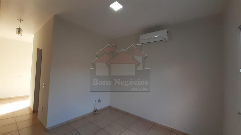 Alugar Casa / Padrão em Ribeirão Preto R$ 1.300,00 - Foto 2