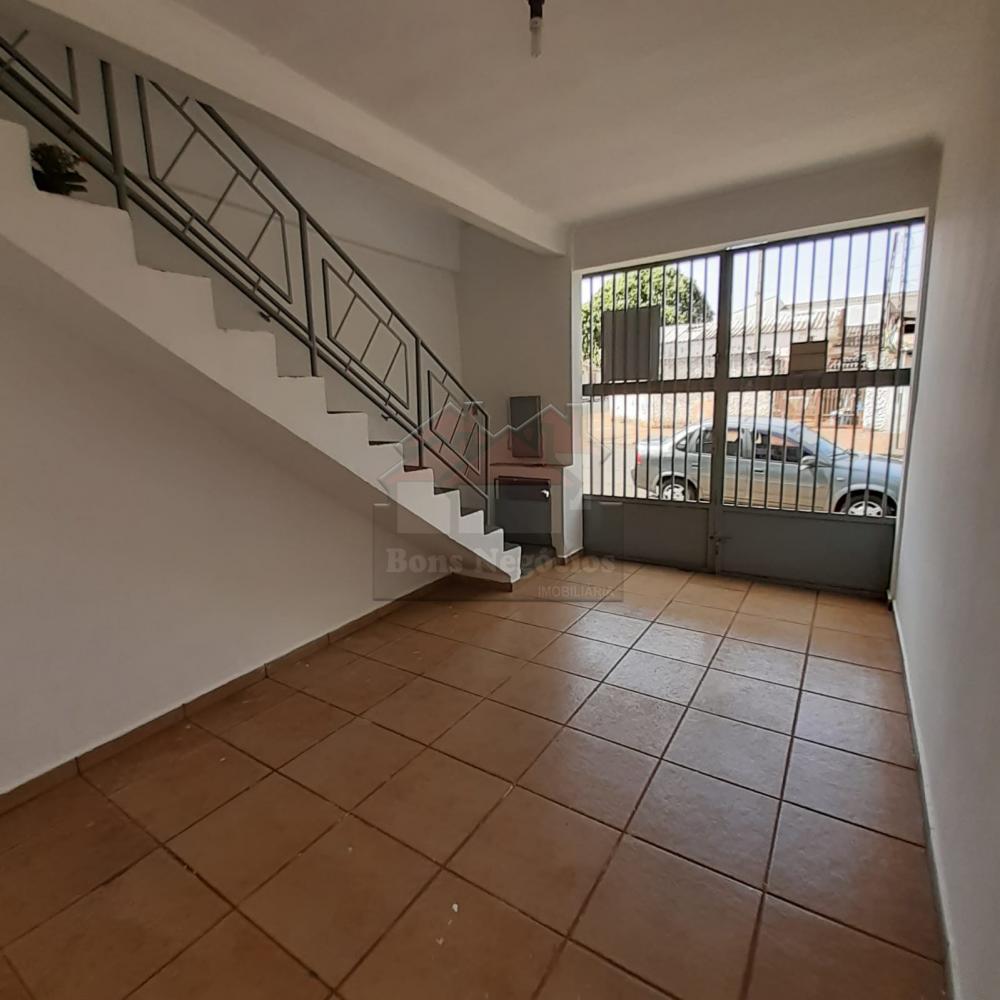 Alugar Casa / Padrão em Ribeirão Preto R$ 900,00 - Foto 1