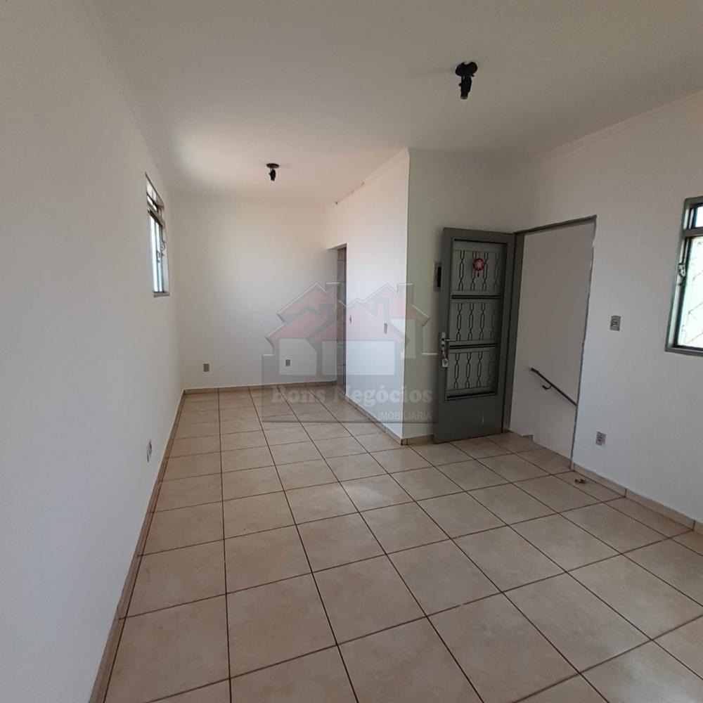 Alugar Casa / Padrão em Ribeirão Preto R$ 900,00 - Foto 3