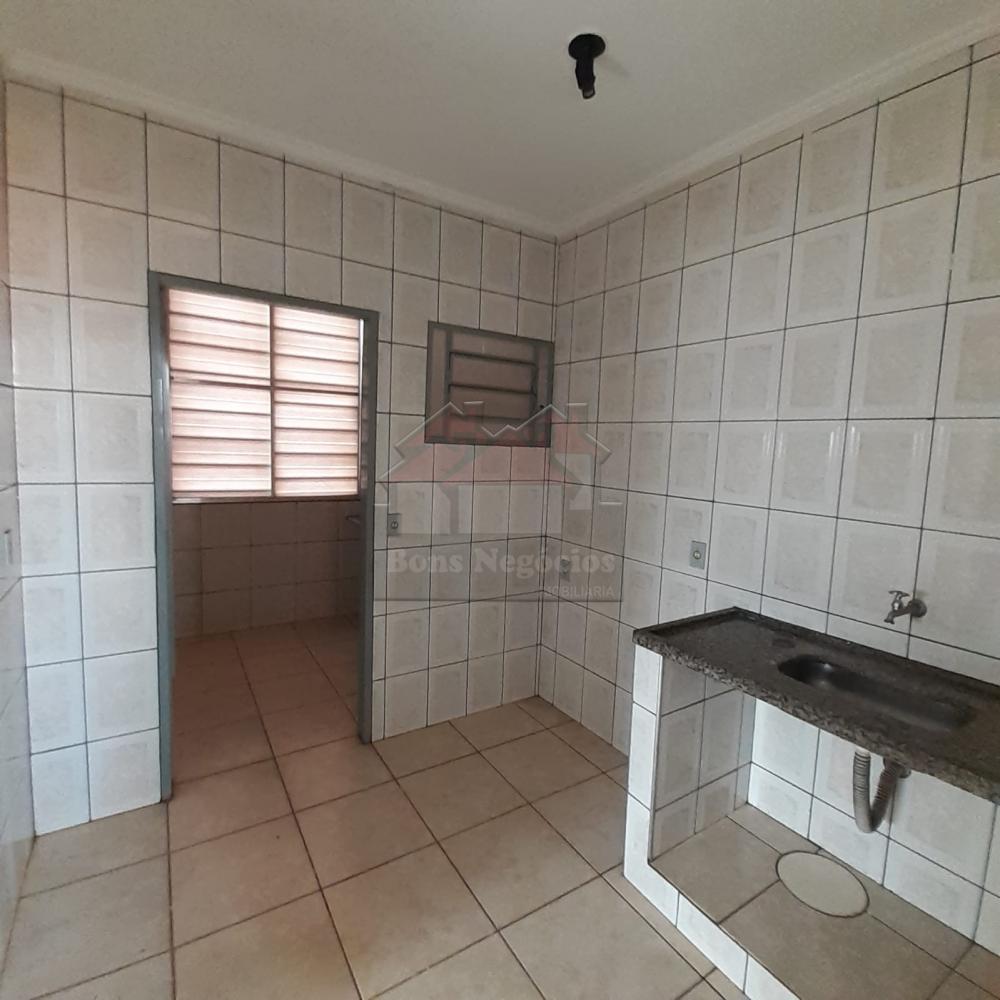 Alugar Casa / Padrão em Ribeirão Preto R$ 900,00 - Foto 4