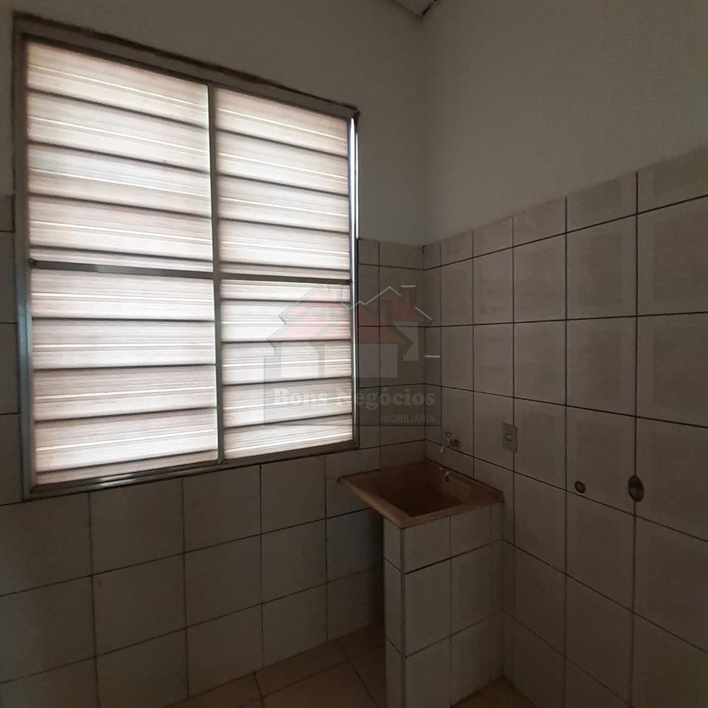 Alugar Casa / Padrão em Ribeirão Preto R$ 900,00 - Foto 9