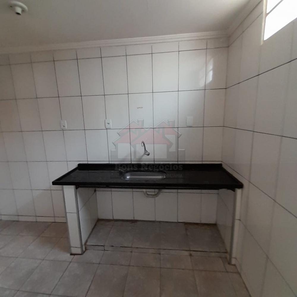 Alugar Casa / Padrão em Ribeirão Preto R$ 800,00 - Foto 14