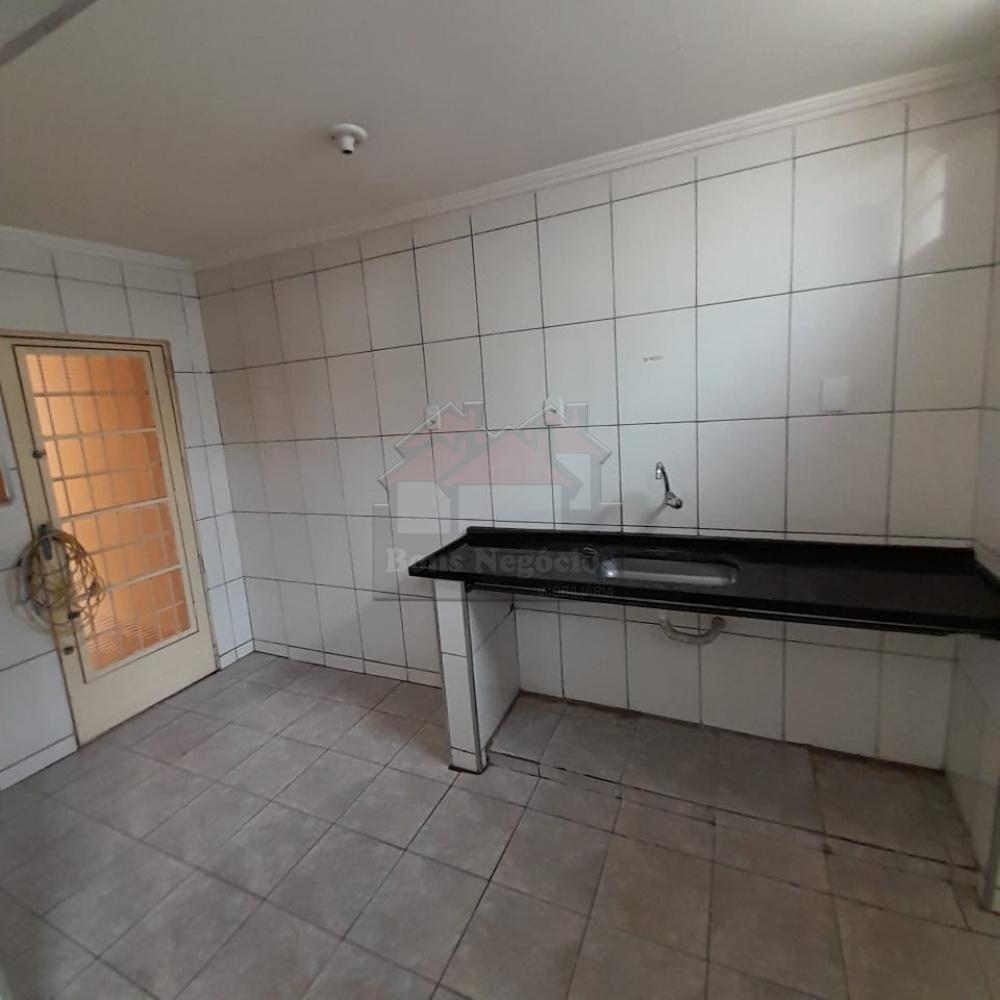 Alugar Casa / Padrão em Ribeirão Preto R$ 800,00 - Foto 16