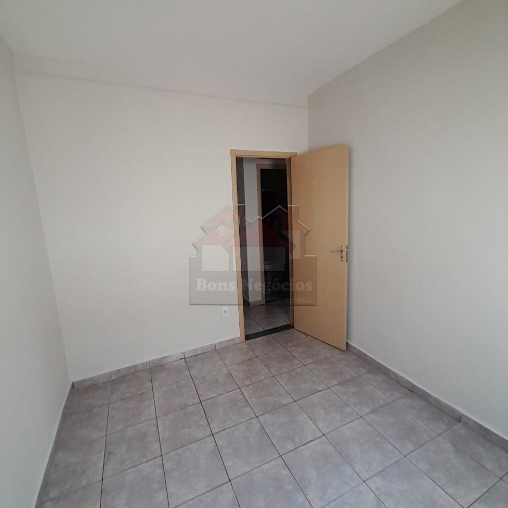 Alugar Casa / Padrão em Ribeirão Preto R$ 800,00 - Foto 9