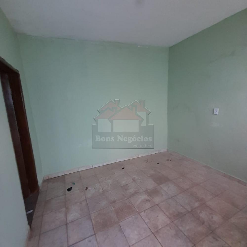 Alugar Casa / Padrão em Ribeirão Preto R$ 600,00 - Foto 2