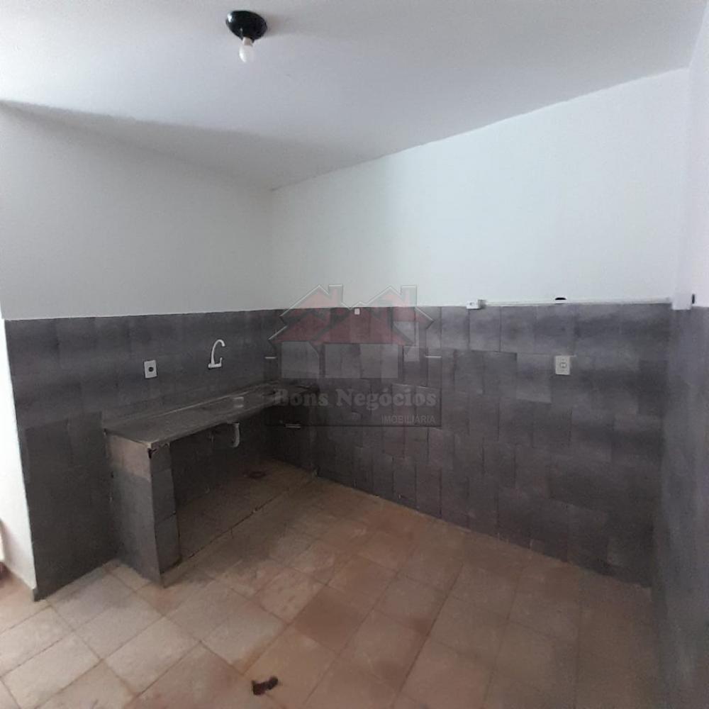 Alugar Casa / Padrão em Ribeirão Preto R$ 600,00 - Foto 4