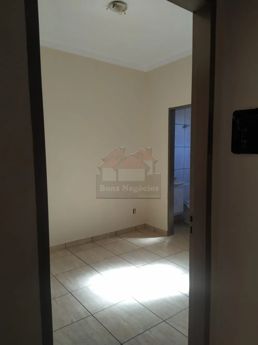 Alugar Casa / Padrão em Ribeirão Preto R$ 1.300,00 - Foto 6