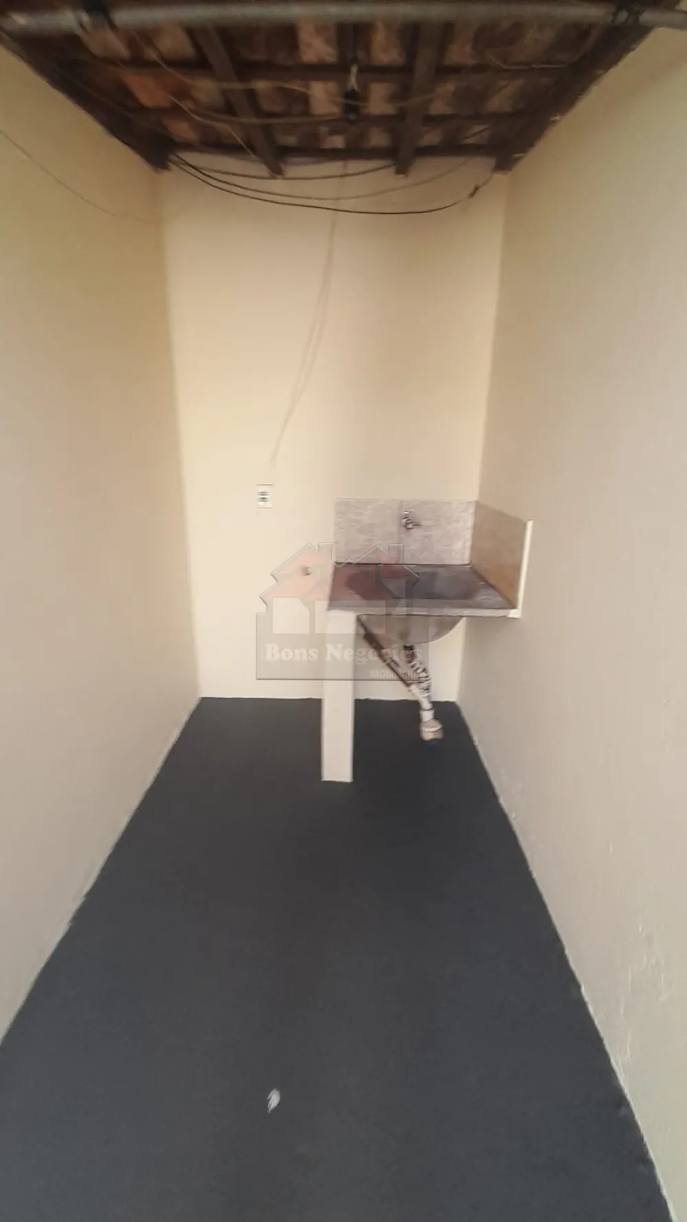 Alugar Casa / Padrão em Ribeirão Preto R$ 900,00 - Foto 2