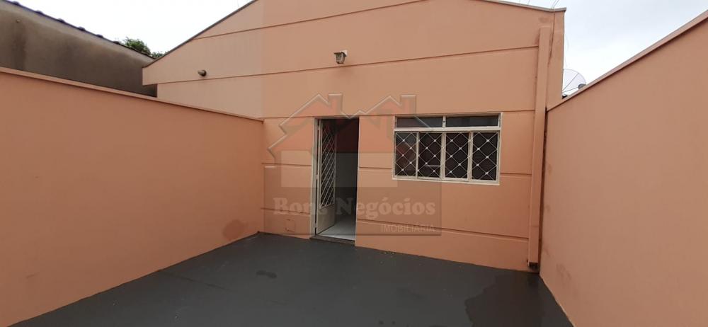 Alugar Casa / Padrão em Ribeirão Preto R$ 1.000,00 - Foto 2
