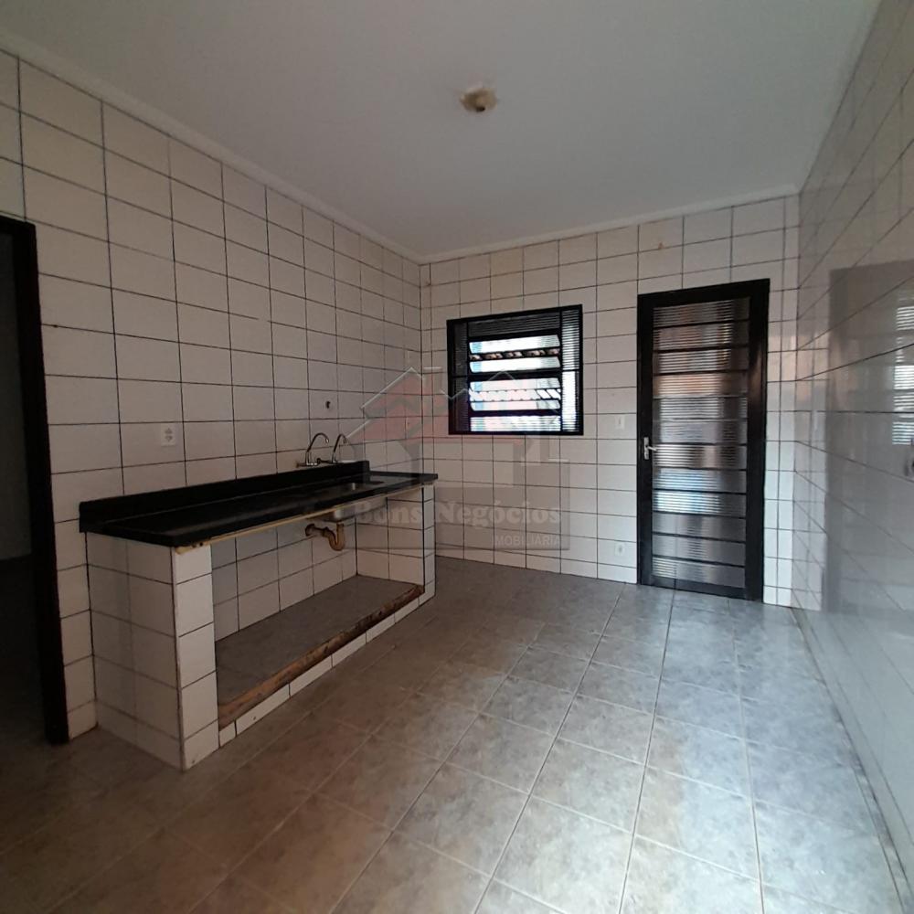 Alugar Casa / Padrão em Ribeirão Preto R$ 1.000,00 - Foto 3