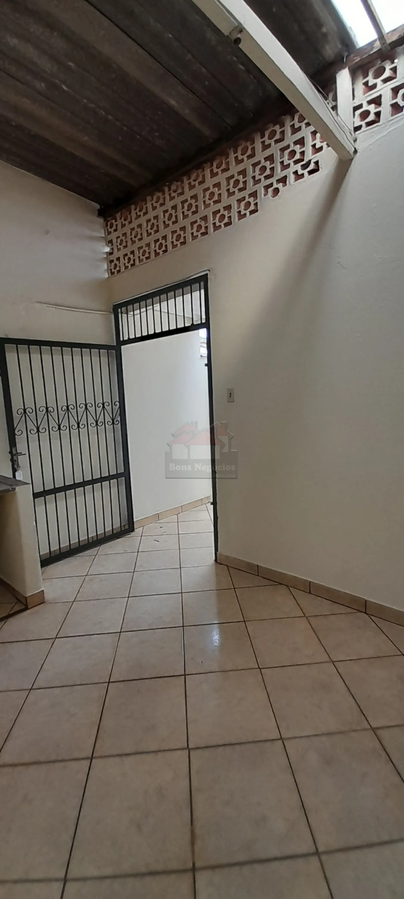 Alugar Casa / Padrão em Ribeirão Preto R$ 1.200,00 - Foto 14