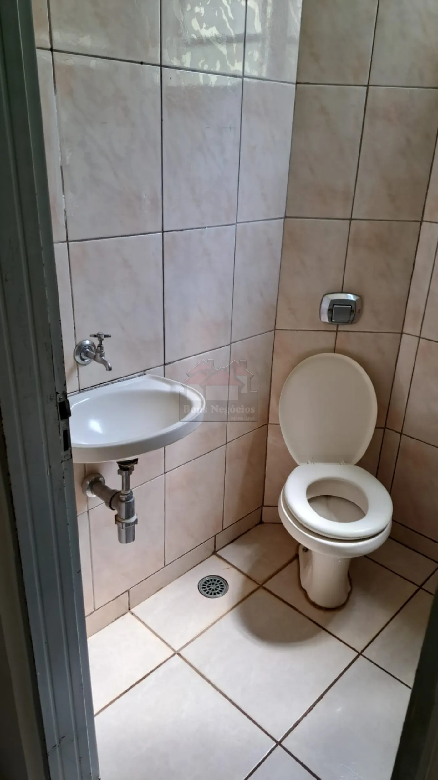 Alugar Casa / Padrão em Ribeirão Preto R$ 1.200,00 - Foto 11