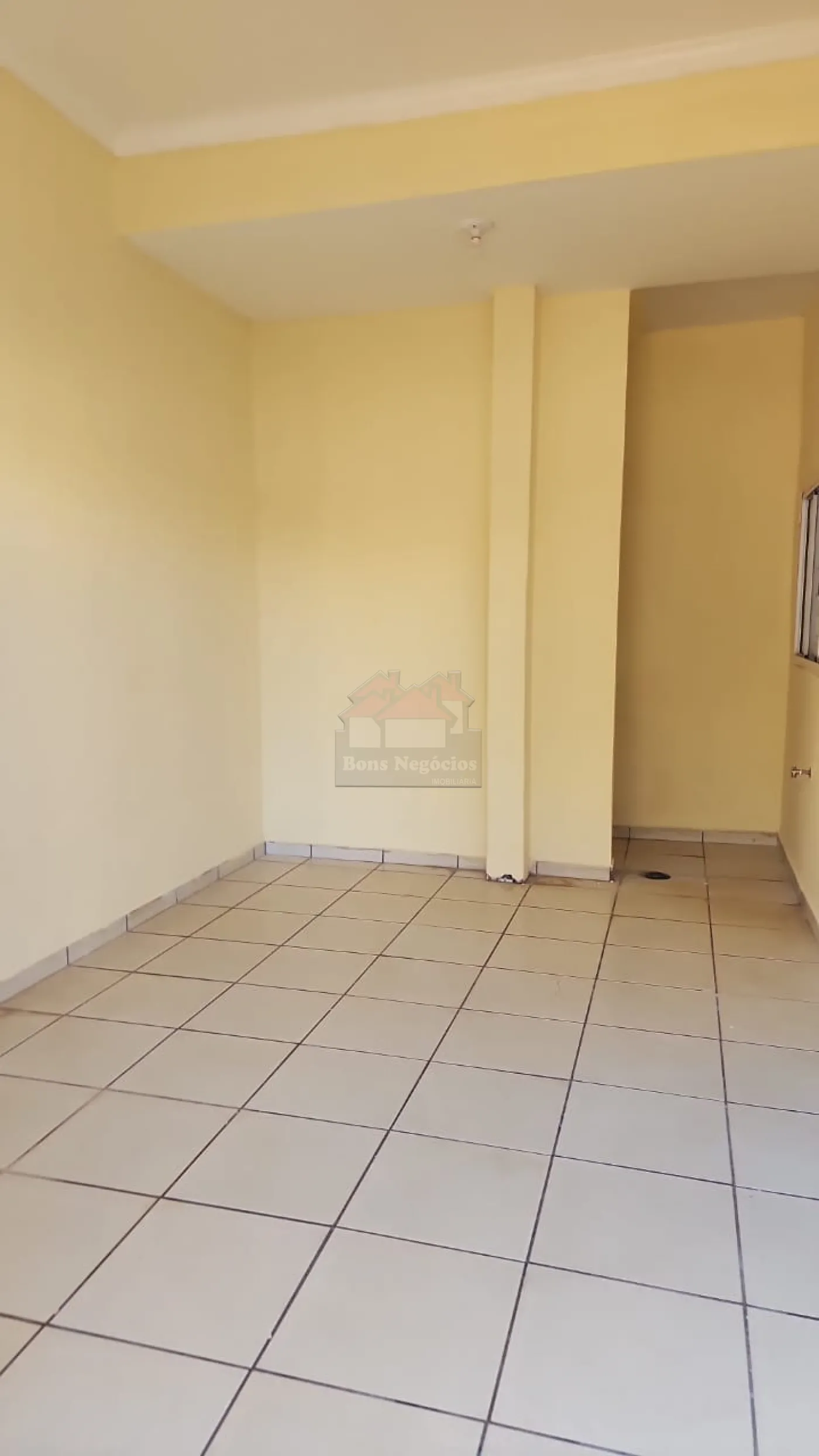 Alugar Casa / Padrão em Ribeirão Preto R$ 900,00 - Foto 2