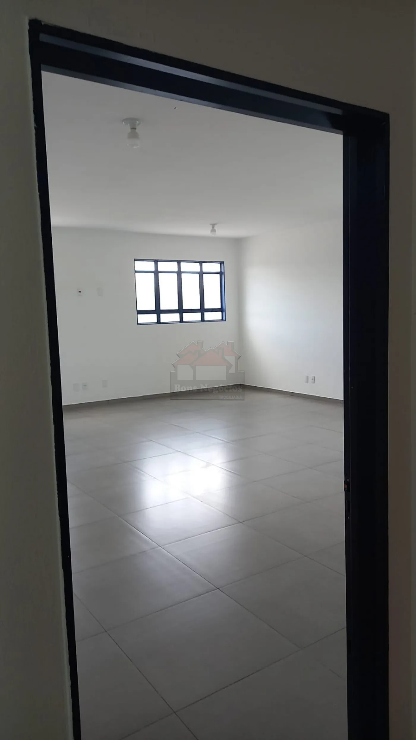 Alugar Comercial / Sala em Ribeirão Preto R$ 1.300,00 - Foto 2