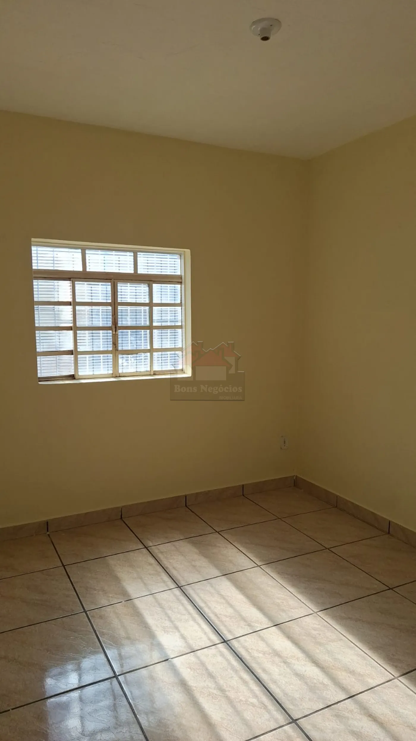 Alugar Casa / Padrão em Ribeirão Preto R$ 1.150,00 - Foto 3