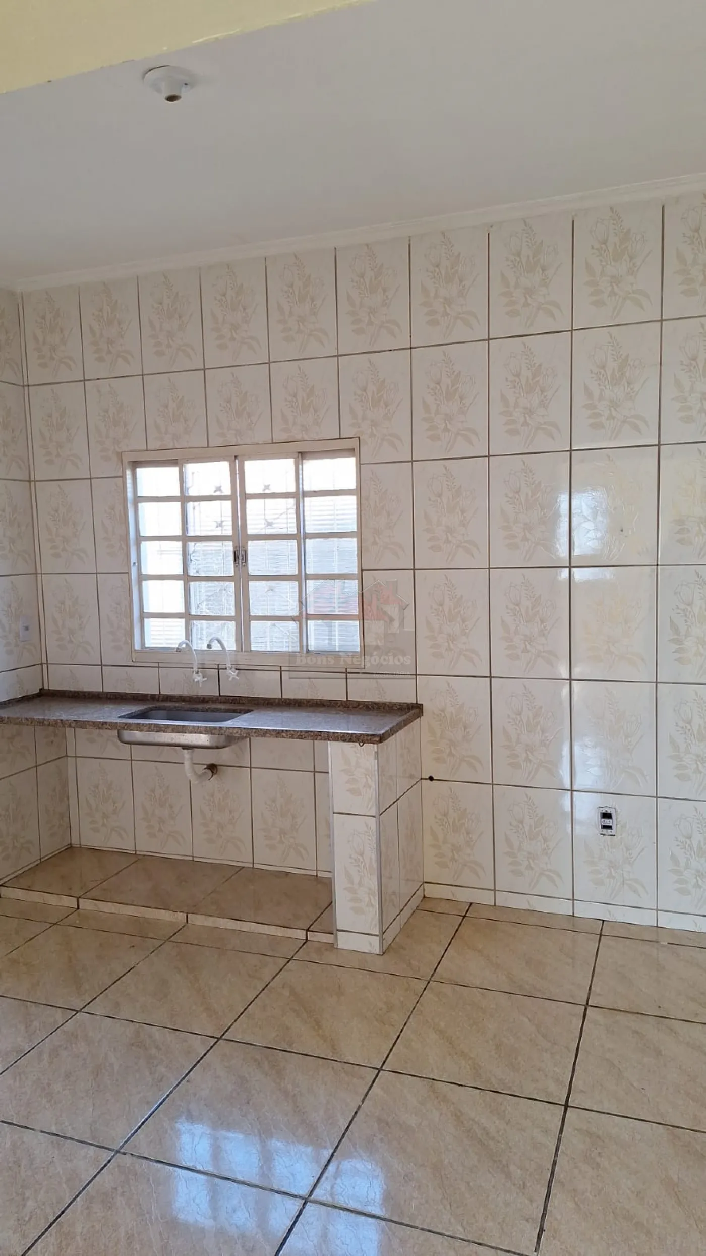 Alugar Casa / Padrão em Ribeirão Preto R$ 1.150,00 - Foto 4