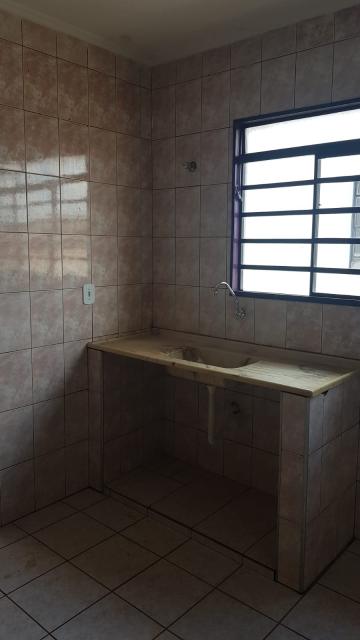 Alugar Apartamento / Padrão sem Condomínio em Ribeirão Preto R$ 450,00 - Foto 9