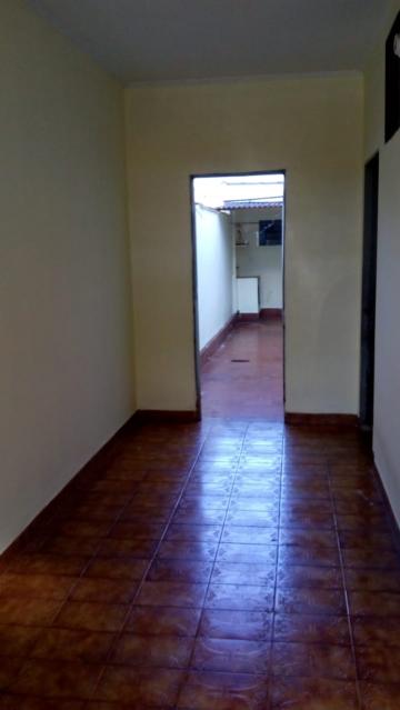 Alugar Casa / Padrão em Ribeirão Preto R$ 850,00 - Foto 2