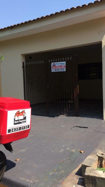 Casa / Padrão em Ribeirão Preto Alugar por R$1.100,00