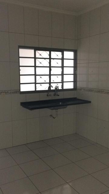Alugar Casa / Padrão em Ribeirão Preto R$ 600,00 - Foto 5