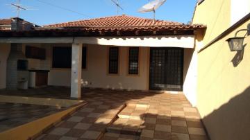 Alugar Casa / Padrão em Cajuru. apenas R$ 250.000,00