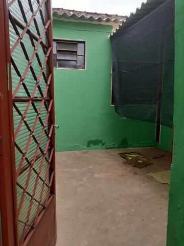 Alugar Casa / Padrão em Ribeirão Preto R$ 550,00 - Foto 2
