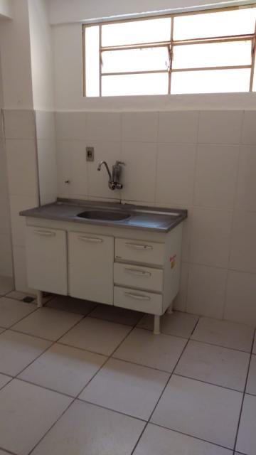 Alugar Apartamento / Padrão sem Condomínio em Ribeirão Preto R$ 750,00 - Foto 3