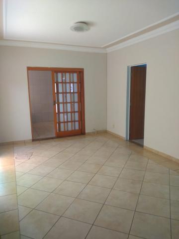 Alugar Casa / Padrão em Ribeirão Preto R$ 1.500,00 - Foto 6