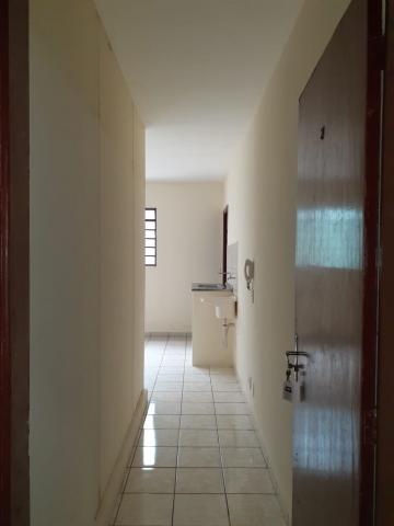 Alugar Apartamento / Kitchnet em Ribeirão Preto R$ 400,00 - Foto 2