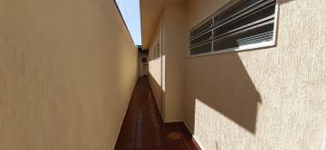 Alugar Casa / Padrão em Ribeirão Preto R$ 1.100,00 - Foto 1