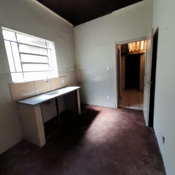 Alugar Casa / Padrão em Ribeirão Preto R$ 650,00 - Foto 5