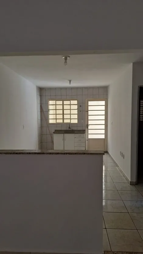 Alugar Casa / Padrão em Ribeirão Preto R$ 1.000,00 - Foto 7