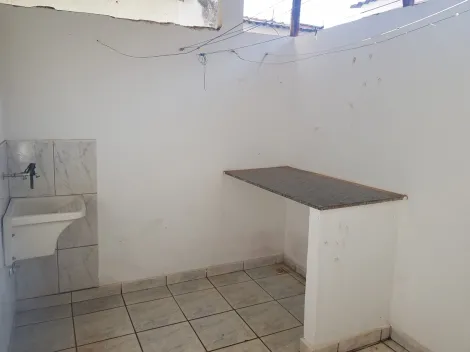 Casa / Padrão em Ribeirão Preto Alugar por R$850,00