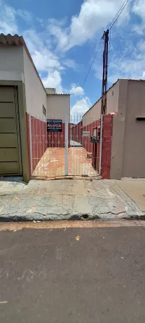 Alugar Casa / Padrão em Ribeirão Preto. apenas R$ 1.100,00