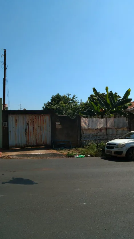 Alugar Casa / Padrão em Ribeirão Preto. apenas R$ 900,00